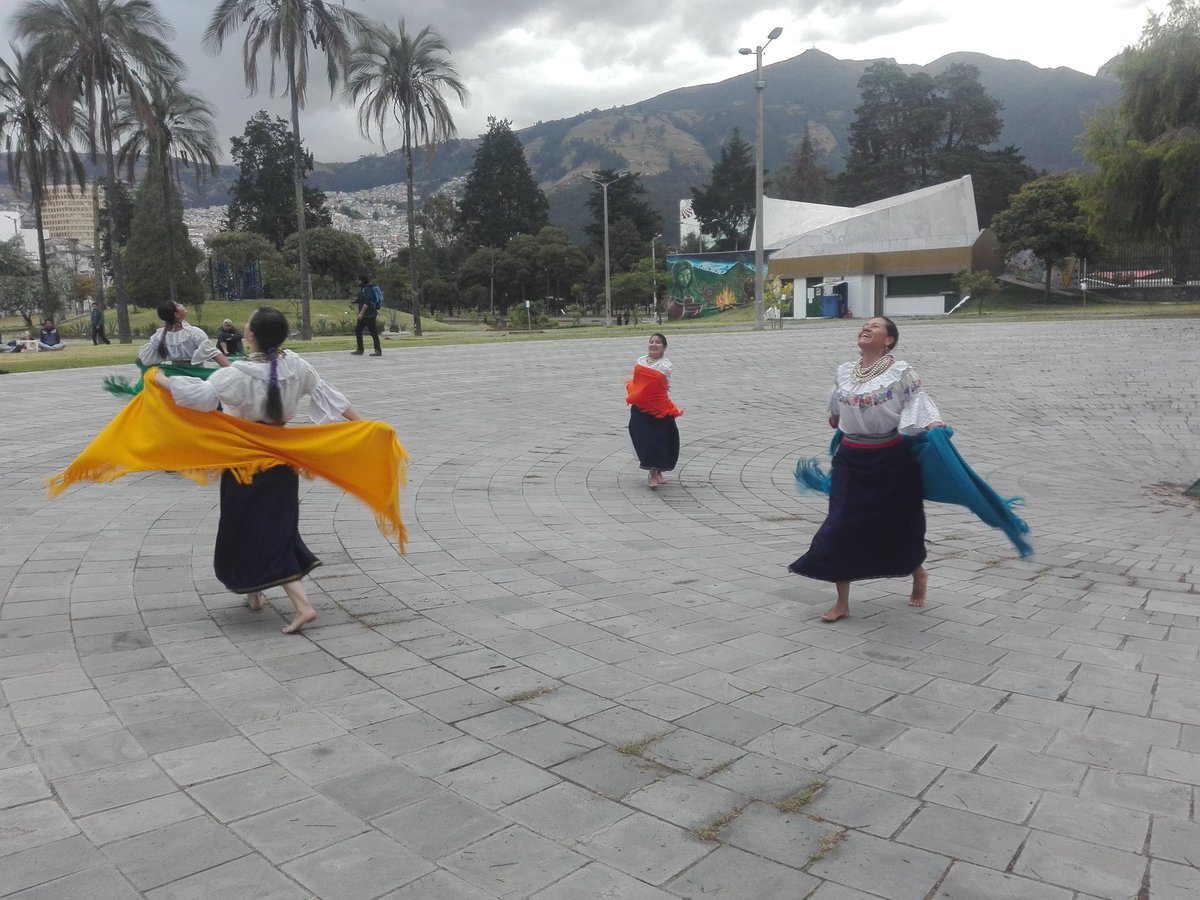 CCE_Pichincha's tweet photo. #KollaRaymi la ceremonia de la luna se vio engalanada por la danza tribal de #YanaQolla y el Ballet Andino #Humanizarte https://t.co/yWD3PAYGeb