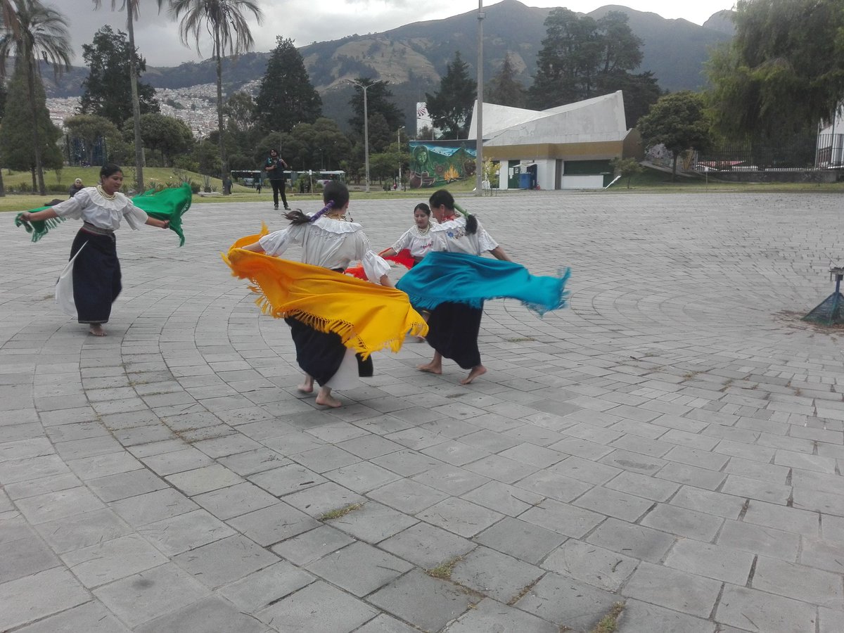 CCE_Pichincha's tweet photo. #KollaRaymi la ceremonia de la luna se vio engalanada por la danza tribal de #YanaQolla y el Ballet Andino #Humanizarte https://t.co/yWD3PAYGeb