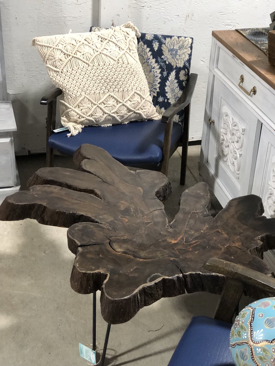 dkfarmsinc's tweet photo. If your around Red River Fairgrounds in West Fargo check out 13Sisters n REESEstored booth at #junkmarket this weeekend. The ladies dodged DOT with overweight load of furniture going down. . I want them running empty home😜 https://t.co/PobjSAp0Yd