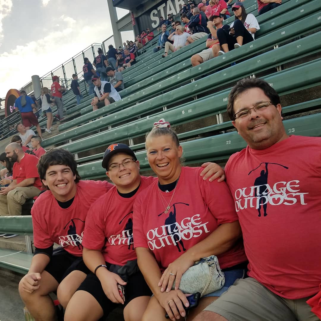 HVIndoorKarting's tweet photo. Great support for the return of @baueroutage tonight and many enjoying their #OutageOutpost tshirts- they are all gone already! https://t.co/rHOVjhj1a8