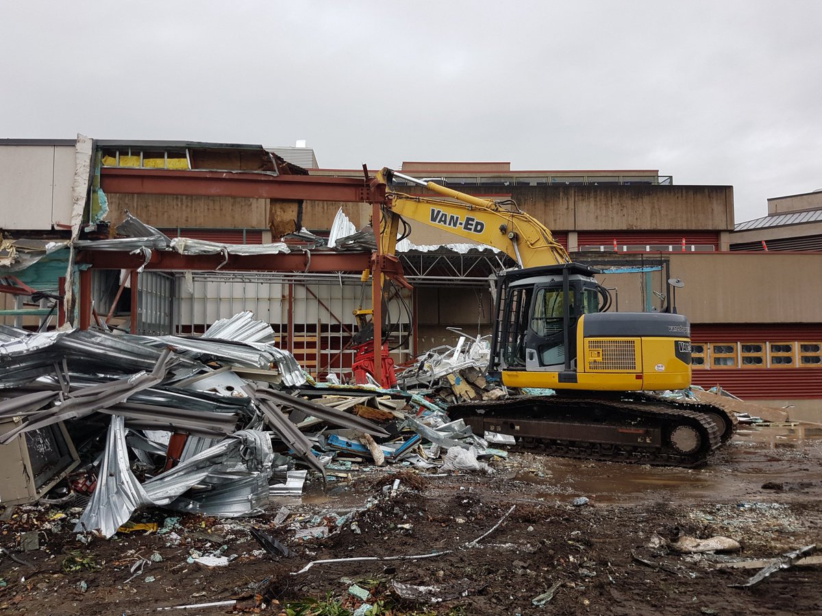 CWRedevelopment's tweet photo. Phase 3 construction is underway - large metal shears remove parts of the old addition. https://t.co/xLmXeQSqAe   #healthcare #BCWomens #BCChildrens #sunnyhill https://t.co/J3Awmfsha4