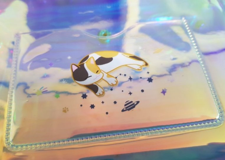 getmeds's tweet photo. Quick question: should we add these holographic clutches to the order? https://t.co/UZ2ym7zvQi