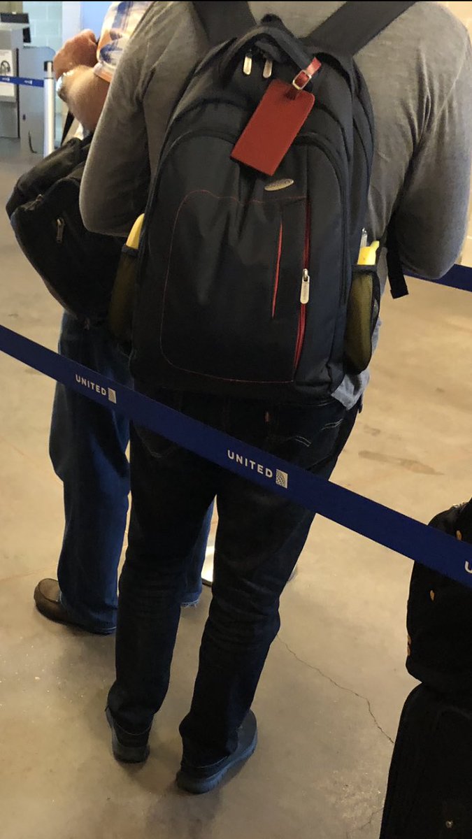 HannahLam20's tweet photo. The proper way to transport bananas https://t.co/ubLs3TpwoM
