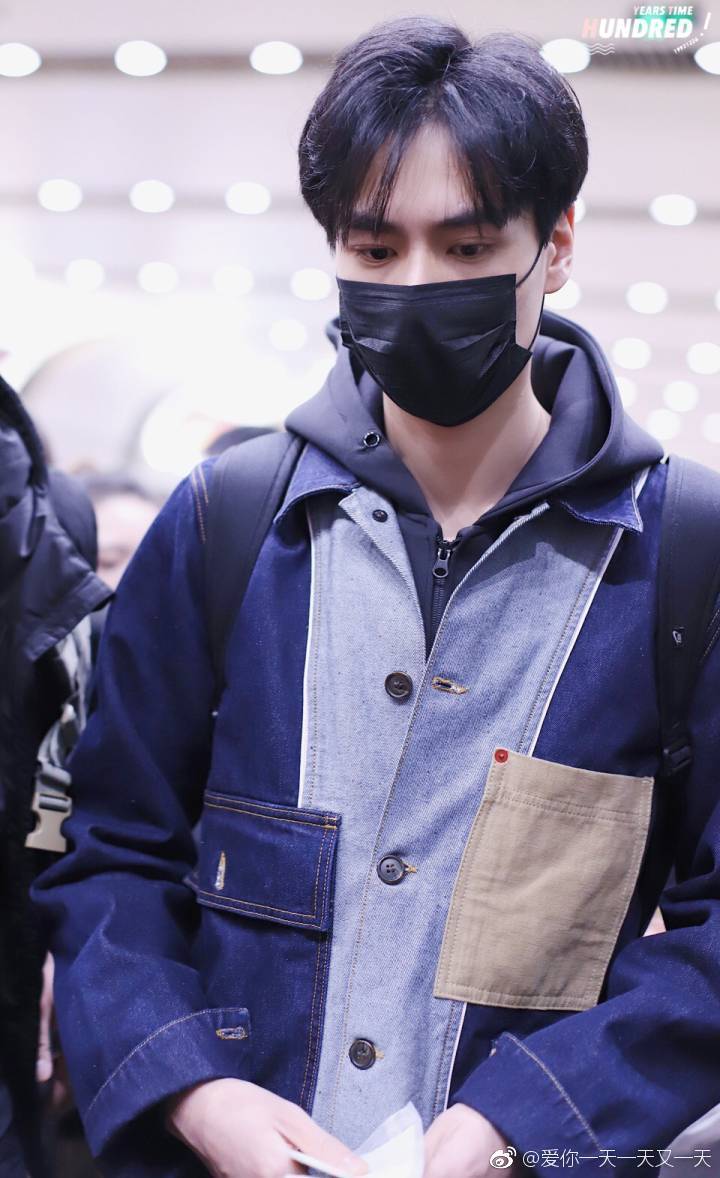 skymnnnn's tweet photo. ชอบตอนที่พี่อี้ใส่แมสมากอ้ะ หลงเลยเนี่ยยยย
#HuYitian #胡一天 https://t.co/elgCAOn2p5
