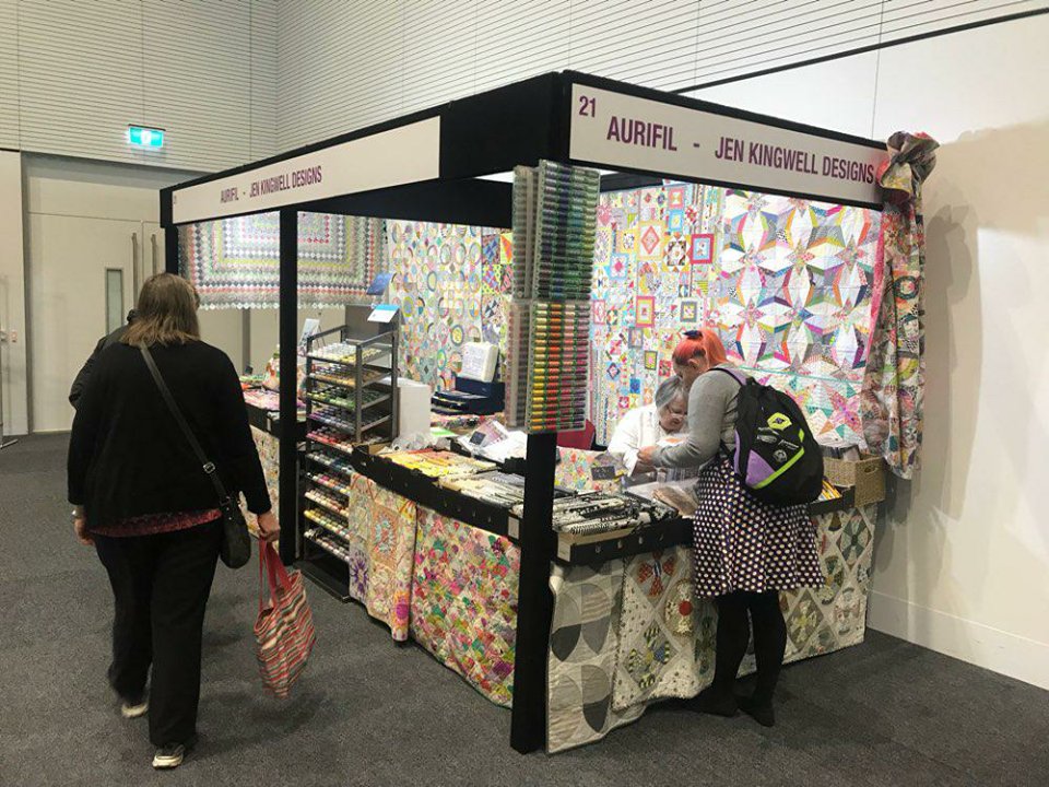 Conquilts's tweet photo. Make sure to drop by Booth 21, quilters! Credits to Jen and Rickard Kingwell for the photo. ☺
#aurifil #jenkingwelldesigns #AMQFestival2018 #amqf #amqfestival https://t.co/RmERF2ekHR