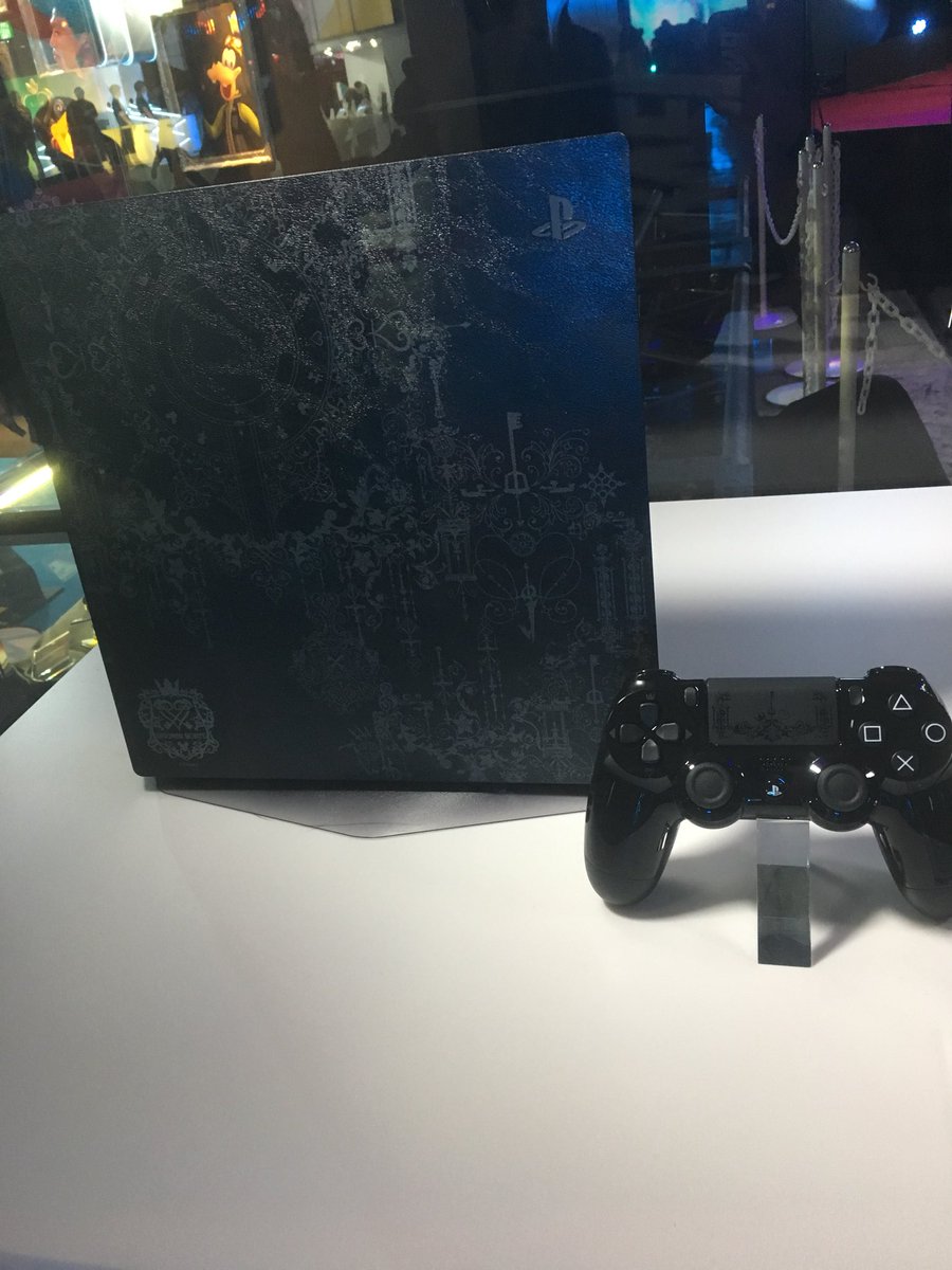 アマル ここで注目頂きたいのはコントローラのタッチパッド部分 いかしてる Kh3 第五人格 キングダムハーツ Fallout76 Tgs18kh3ステージ