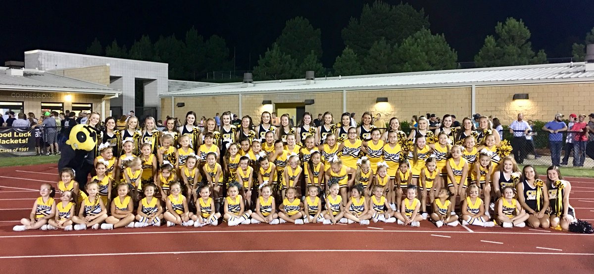 CornerHSCheer's tweet photo. Such a fun time having our Corner park cheerleaders cheer with the Varsity girls tonight. Big win over the Hamilton Aggies 46-0. 📣#JacketPride #hoco2018 https://t.co/pgVMdtCymW