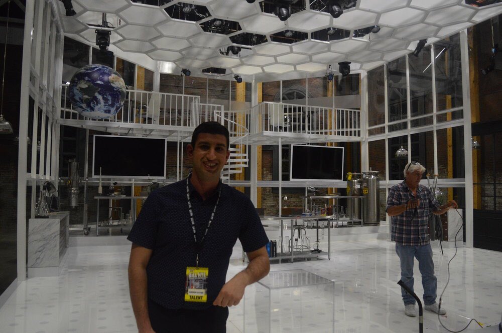 MikeScienceGuy's tweet photo. @exploreplanets @BillNye Hi @BillNye & @exploreplanets, I hope I win for lunch with you so that I can share the ideas: job interview at @BillNyeSaves, Science Fan Club on #ScienceAShow, and the Universe of Energy movie with @TheEllenShow! 💡#BillMeetScienceTwitter https://t.co/pwsOF4RFsz