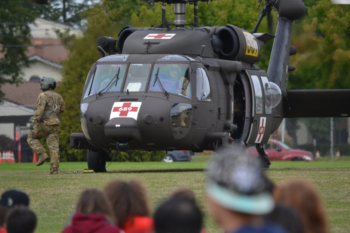 HSF4kids's tweet photo. US Army Blackhawk helicopter dropped off a case of free @oregonairshow admission tickets for @PoynterMS students and their families. Great careers for pilots and mechanics - REAL choices for all kids. The industry predicts a massive shortage in coming years. #jobsecurity #MSSTEM https://t.co/zwOLkDwjz4