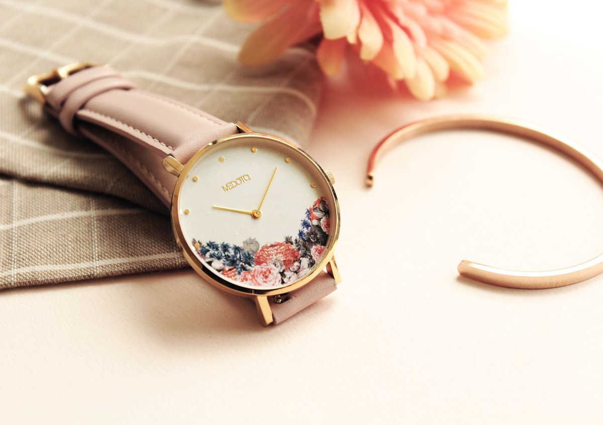 MEDOTAluxury's tweet image. 享受美丽，才能做个漂亮迷人的阳光女孩
Photo: Blossom BO-8901
亚马逊店铺：buff.ly/2O4zy5M
-----------------------------------
#MEDOTA##dailyMEDOTA##photooftheday##ladieswatch##gift##love##ladiesoutfit ##pink ##Pinkaccessory ##米朵达女孩##手表##粉红色##女表##简约##质感#