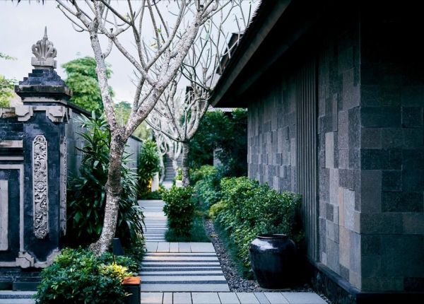 BlogPrestigious's tweet photo. Looking for a luxurious retreat in #Bali? Consider staying at our Jungle Villa, one of our incredible resorts, hidden in the heart of the #Ubud rainforest. https://t.co/ayUYqDduNk #PrestigiousLifeStyle #Tailormadetravel https://t.co/BNPND0iJPc