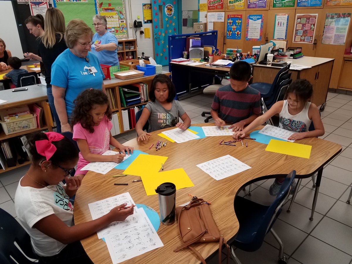 BritatheMs's tweet image. Once a week, we get our DHH Family together for fun activities! The first week of school, we taught everyone our name sign and spelled out our names with ASL letters. We have the best DHH Team! #theCLESway #deafed #deafeducation #ASL #dhhkids #tod #socialgroup #funtimes