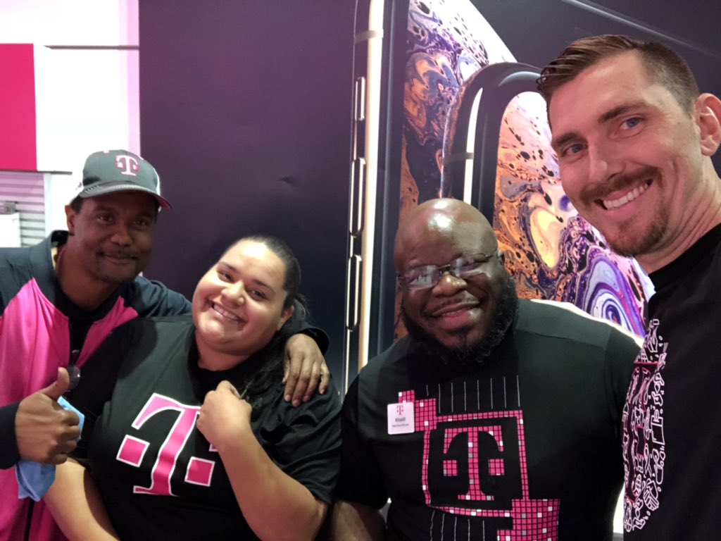 KenBittner's tweet photo. #Plantation Team is rocking #CustomerExperience and #PlayingToWin while having fun this Apple Launch 💪🍎 @RJGomezIII @bnash001 @JonFreier https://t.co/LuRktWJq9a