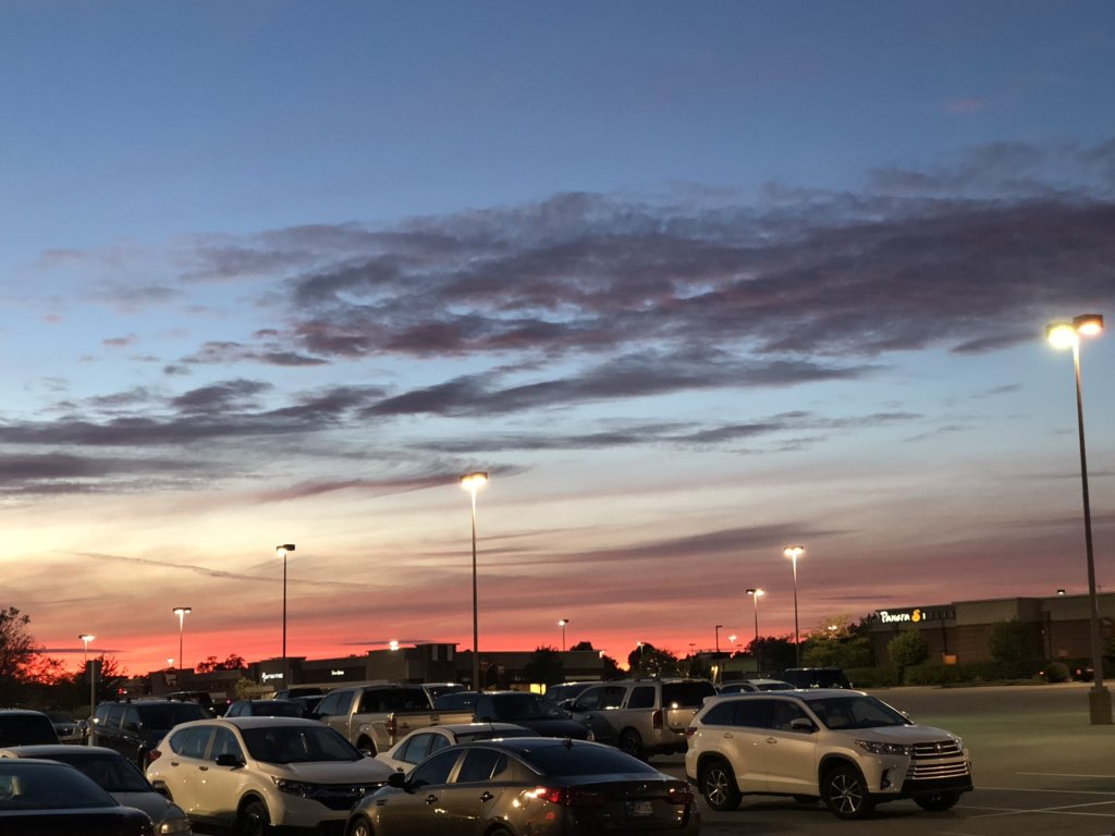 HEATHEREIGN76's tweet photo. Gorgeous sunset here in Indiana. Going to miss summer but not the heat this year #GoingToFast #ByeSummer https://t.co/5snVQGOlKW