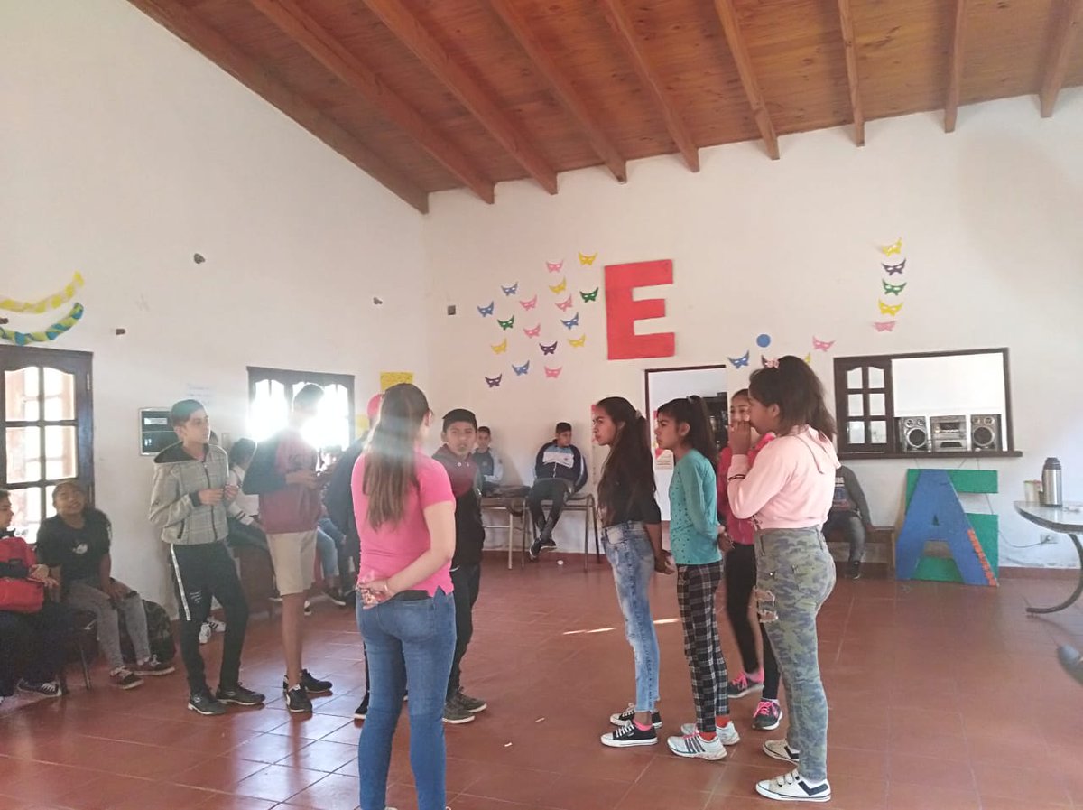 PatoSalas1's tweet photo. #MareaAzulESA Hoy mostramos lo mejor de nosotros, esto es lo que nos hace feliz todos los días #LaEscuelaSaleDelAulaSalta #ESALasLajitasColSec5037 @MariaElu15 @fguillesaavedra @artydance23 @VeroAlv09949147 @ResinaCarolina  @MEducacionSalta https://t.co/JYj4e9BUyG