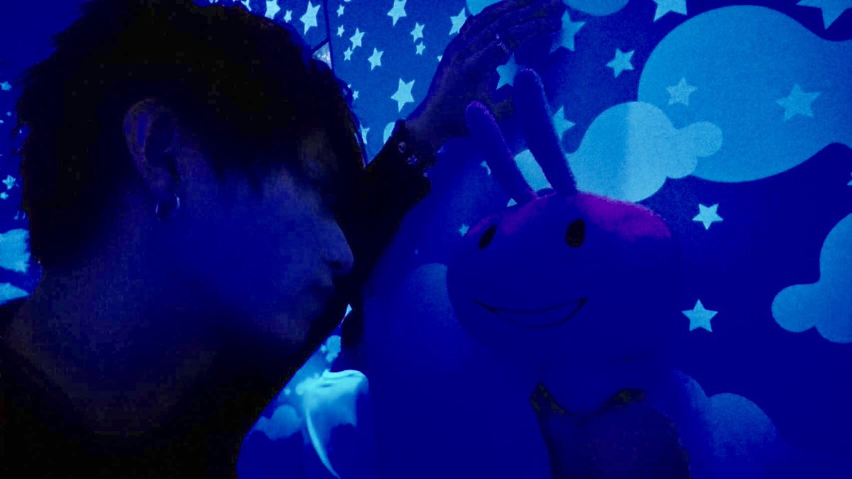 hokke_danzen's tweet photo. お天気に恵まれた中で撮影した勇太くんはノリノリだったホね！エレベーターの中で壁ドンのサービスをしてくれたホけど、これは完全にカツアゲにあってるうさぎの図ホね・・・。ゆるしてホ、お金、もってませんホ・・・。https://t.co/9Jgomm3T0k https://t.co/w57BF4S7vV