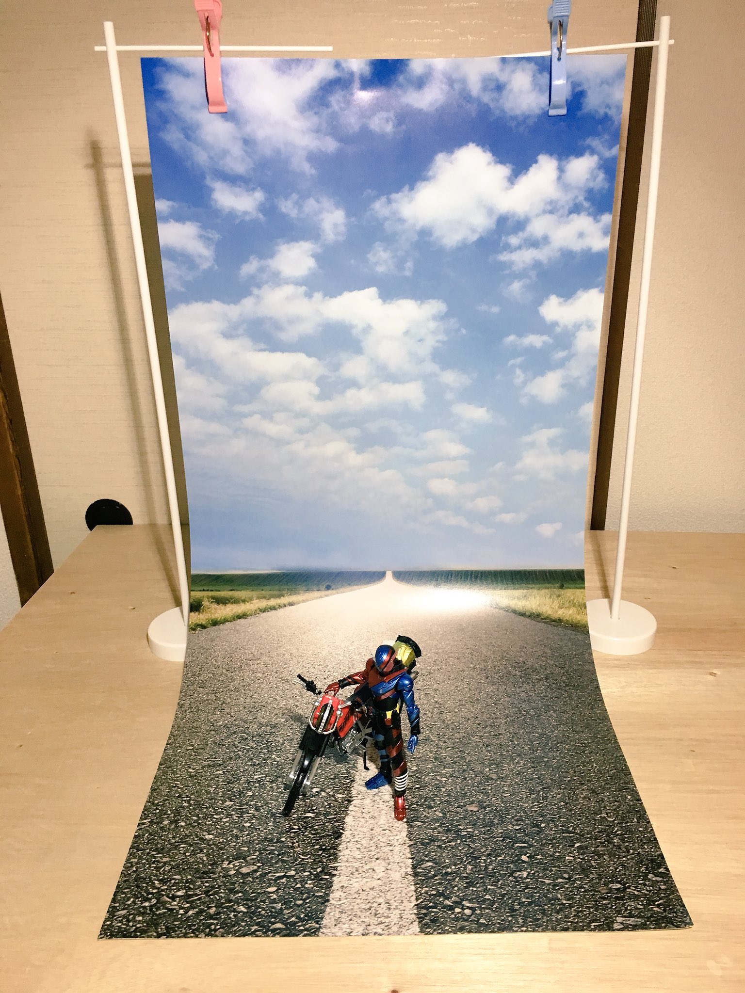 Bagra フィギュア撮影用背景紙 販売サイト Bagraのフィギュア背景紙は 写真のように簡単に設置ができるので 撮影も楽です しかもクオリティが高い写真も撮影できます 付属部材は製品にはついてきません T Co Ymjouay4rv フィギュア