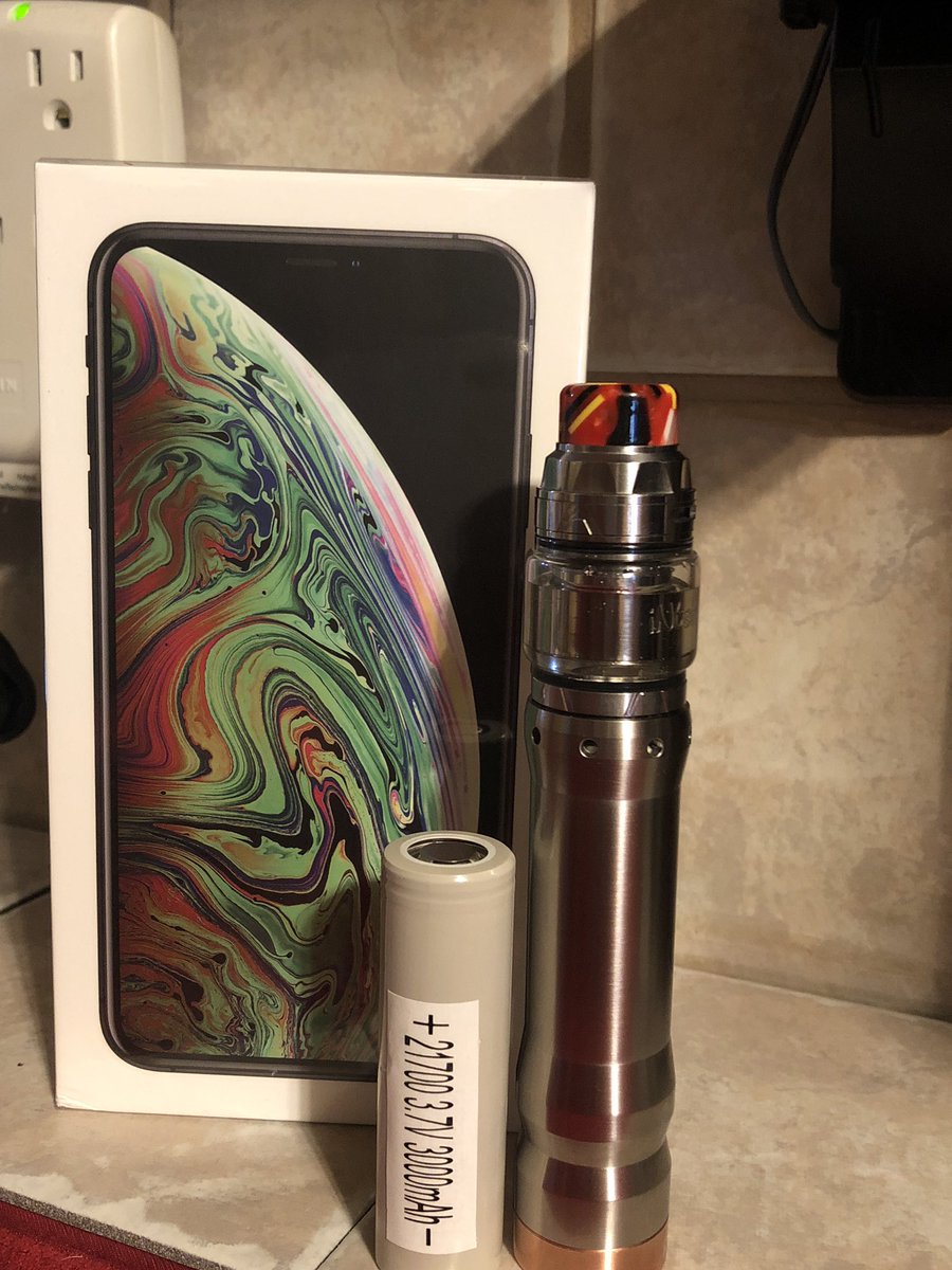 Weekend delivery here 😜  Whats first LOL. The #kennedyvapor Vindicator 21700 or the #iphonexsmax??  Hmmmm
 decisions decisions...
___________________________________________________________________ #vapepictures #vaperazzi #vape #vaping #vapeporn #vapelife #vapelyfe