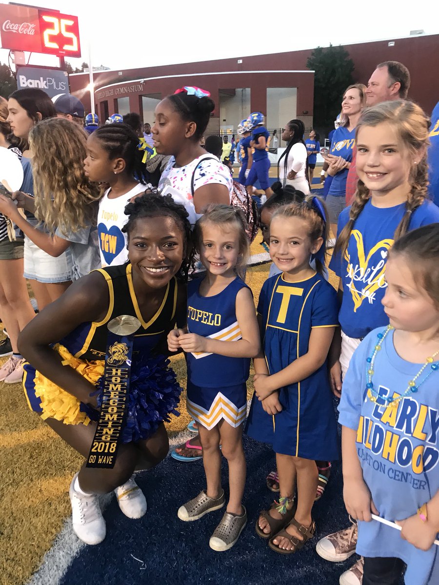 tupeloschools's tweet photo. It’s @joynerTPSD and @rankintpsd night at the @tupelofootball game. #themblankets https://t.co/9vXmHDvNS1