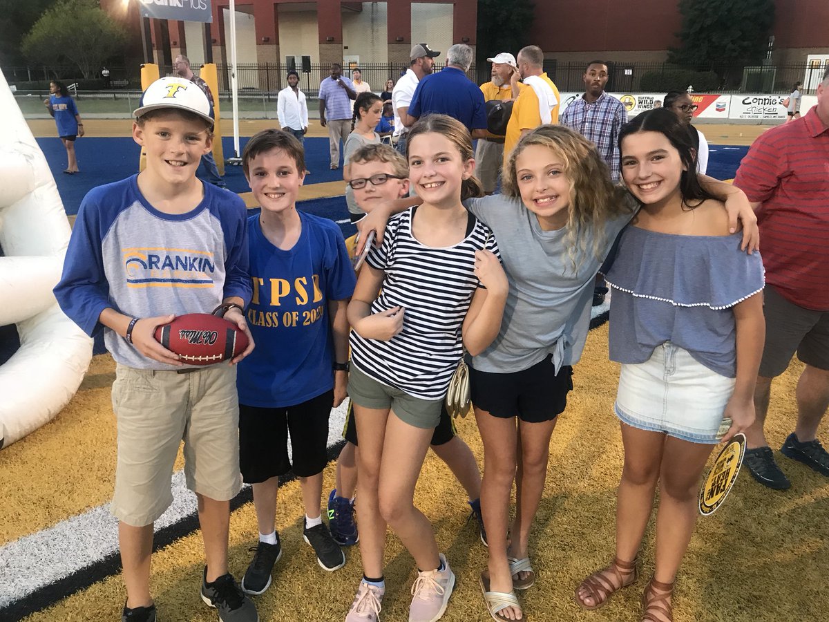 tupeloschools's tweet photo. It’s @joynerTPSD and @rankintpsd night at the @tupelofootball game. #themblankets https://t.co/9vXmHDvNS1