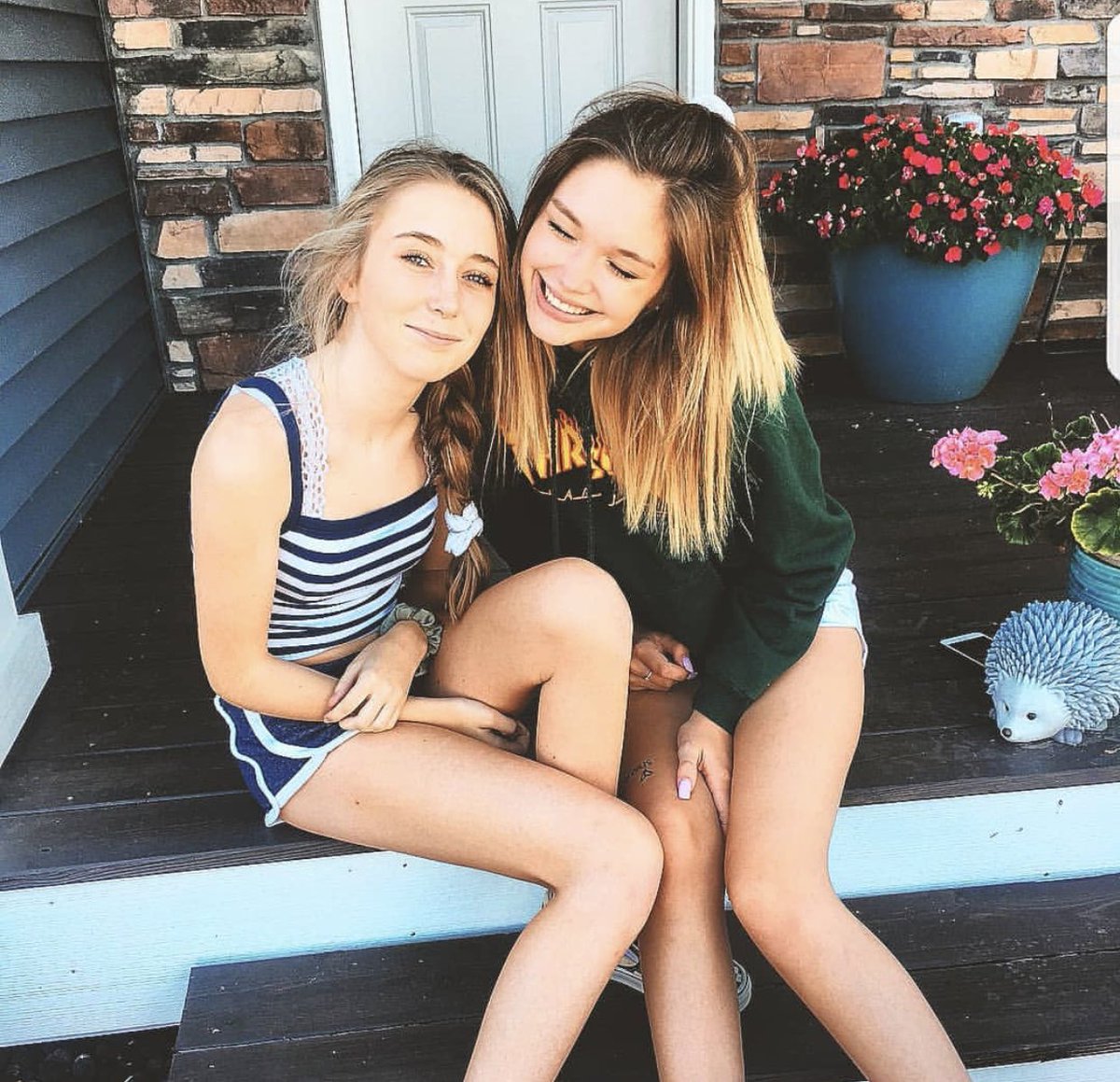 samsmilessss's tweet photo. appreciation post for this perfect human :) https://t.co/BzYlilZZfA