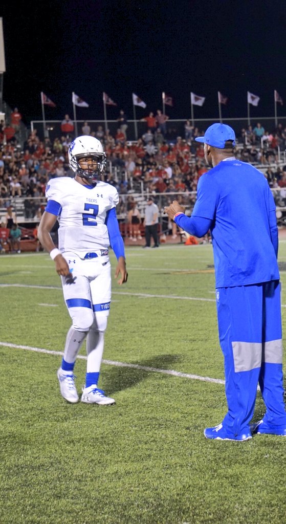 DeionSanders's tweet image. @ShedeurSanders #LookGoodfeelGood @WellOffForever @TCCHFootball #2reasons