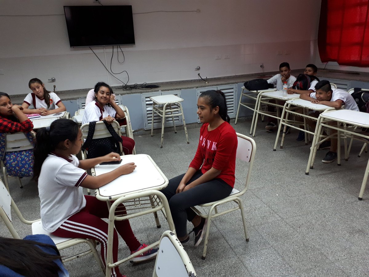 Sil_Laure's tweet photo. Equipo #ESA  #MareaAzulESA Taller de Radio y Teatro en ACCIÓN.  #Colegio_5032 @GabyNatyB  @RangeonMartin @aniberruezo @PerlaVa08551093 https://t.co/G2XaqiubnM