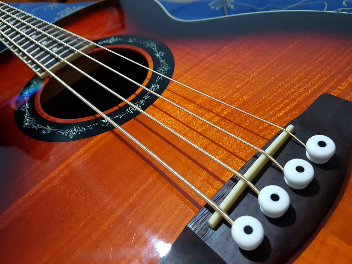 Cuerdas nuevas listas para mañana 😎 🤘

#Fender #TBucket #AcousticBassGuitar #ElixirStrings #BandaRock #BR