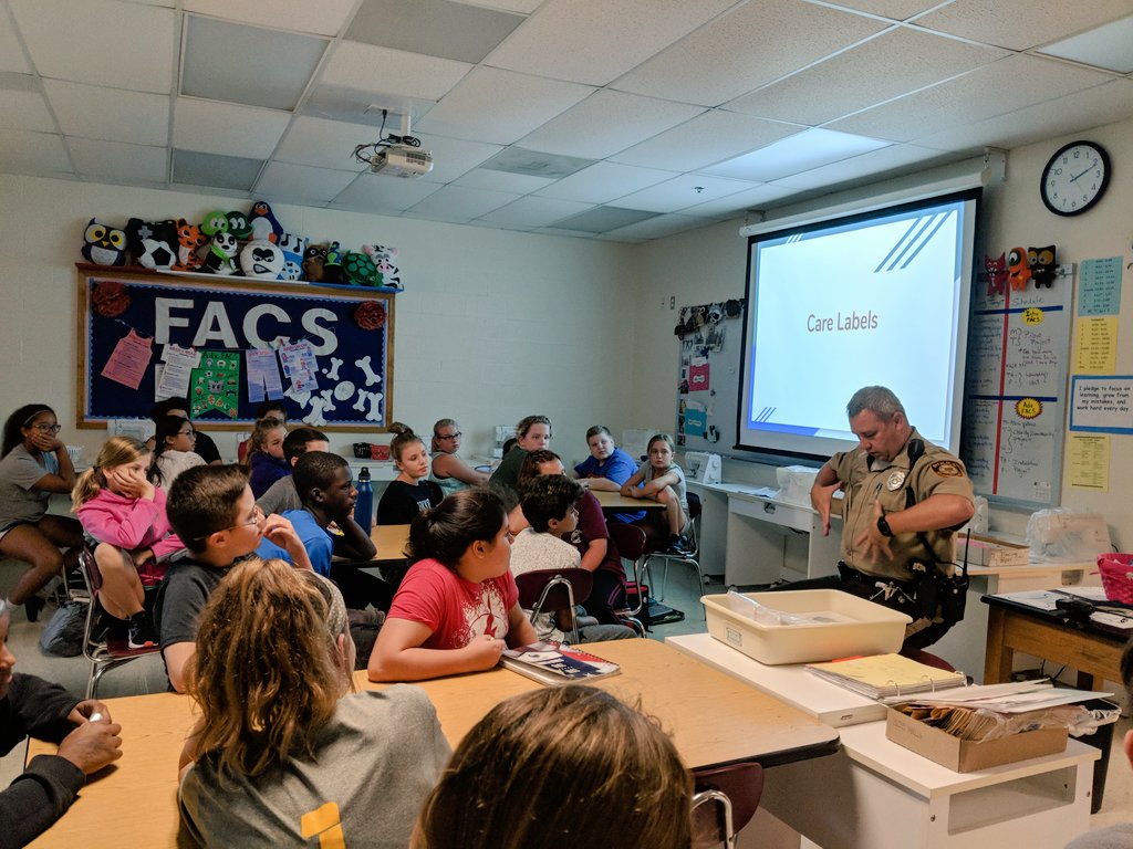 MoesleinFACS's tweet photo. @BernardMiddle #PatriotPower #msdr9 #PatriotPride 
Thank you to Officer Mike Shira for explaining  Kevlar fabric  to my FACS students. FACS students were fascinated by the real world/career connection to fabric! https://t.co/K06iPZbsMV