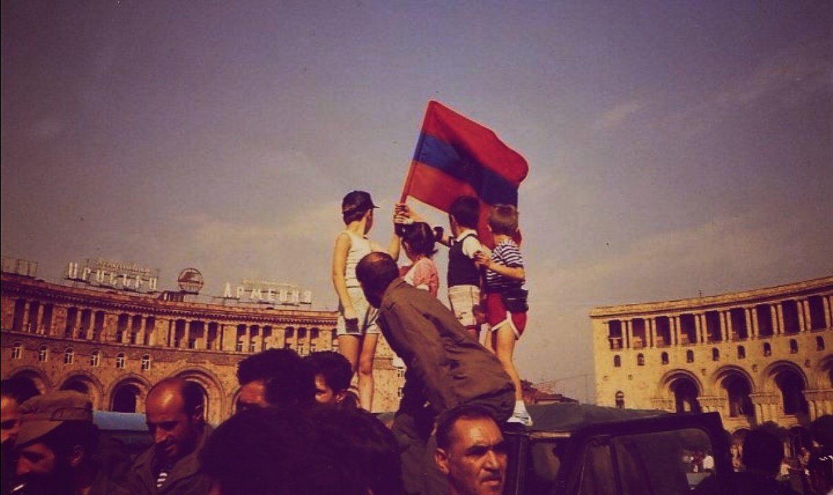 República de Armenia establecida