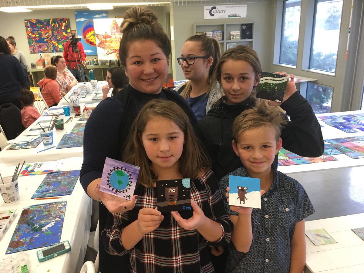 Mural Mosaic (@muralmosaic) on Twitter photo Lloydminster councillor Stephanie Munro paints with her family for the Canada Mosaic Lloydminster councillor Stephanie Munro paints with her family for the Canada Mosaic