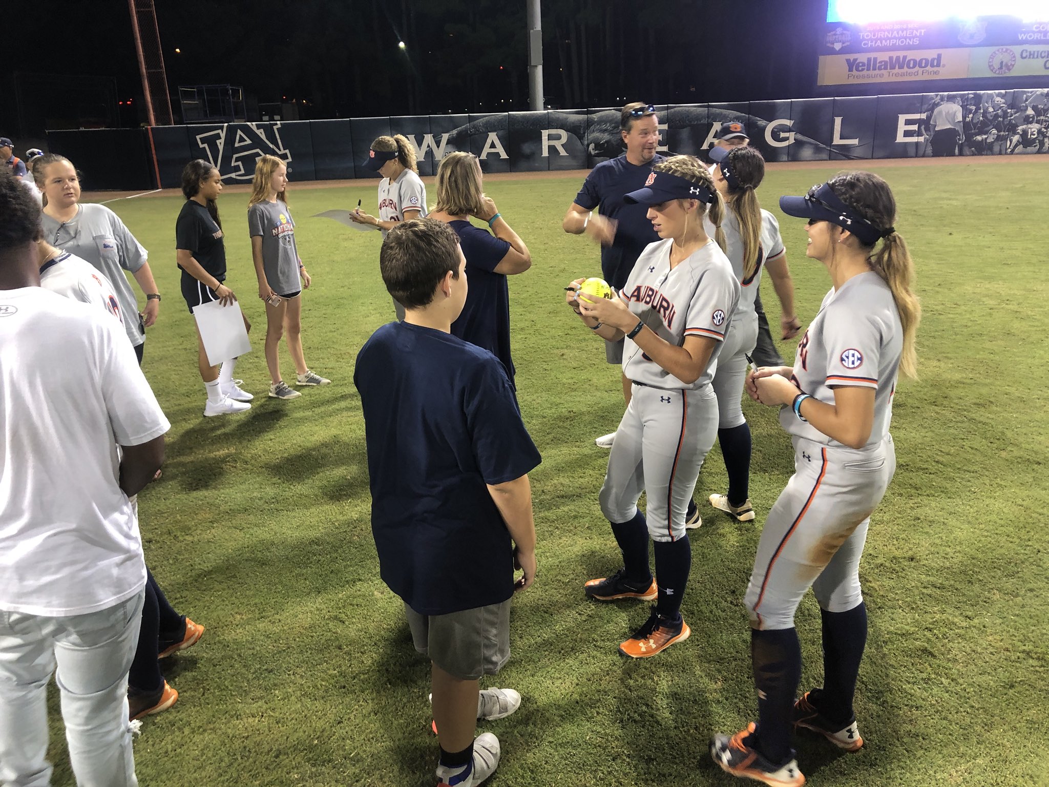 Auburn Softball on Twitter "Thanks for coming out tonight Auburn