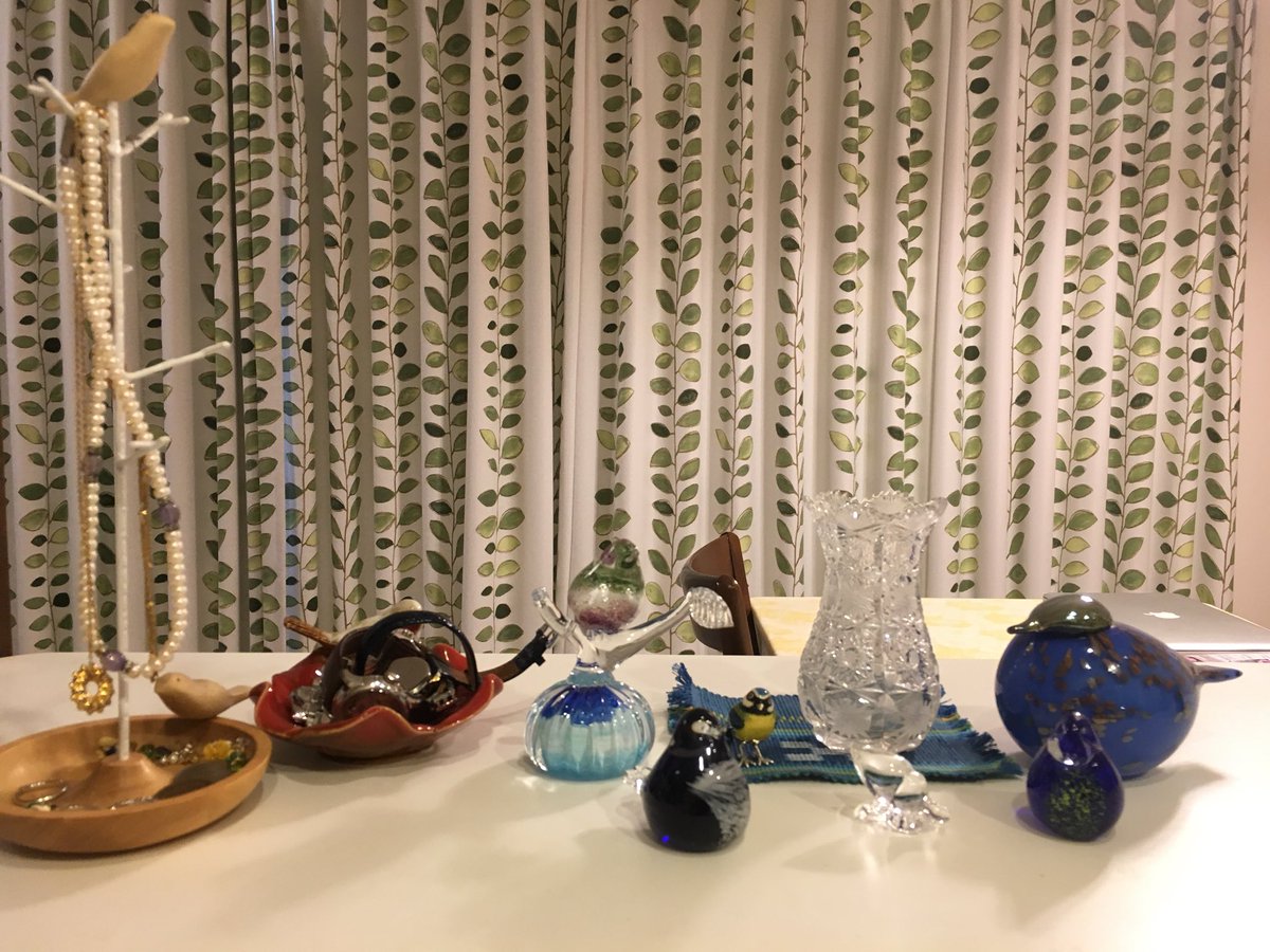 GalleryFake4's tweet image. 地震で枝が折れていたガラスの鳥さんオブジェが修理から返って来ました😀イギリスから来たアオガラさんと初対面✨
#鳥グッズ 
#FusionFactory