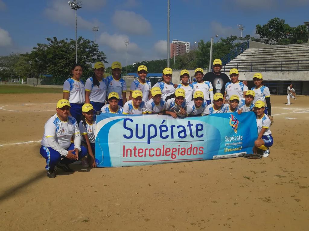 SEMLORICA1's tweet photo. #JuegosSuperate Al igual que el año anterior el equipo femenino juvenil de la IE La Unión se clasifica a la final Nacional del softball en los @Superate_Col intercolegiados. Auguramos éxitos a esta destacada selección que en el año 2016 lograra el título Nacional para Lorica. https://t.co/GSTYeFt4lC
