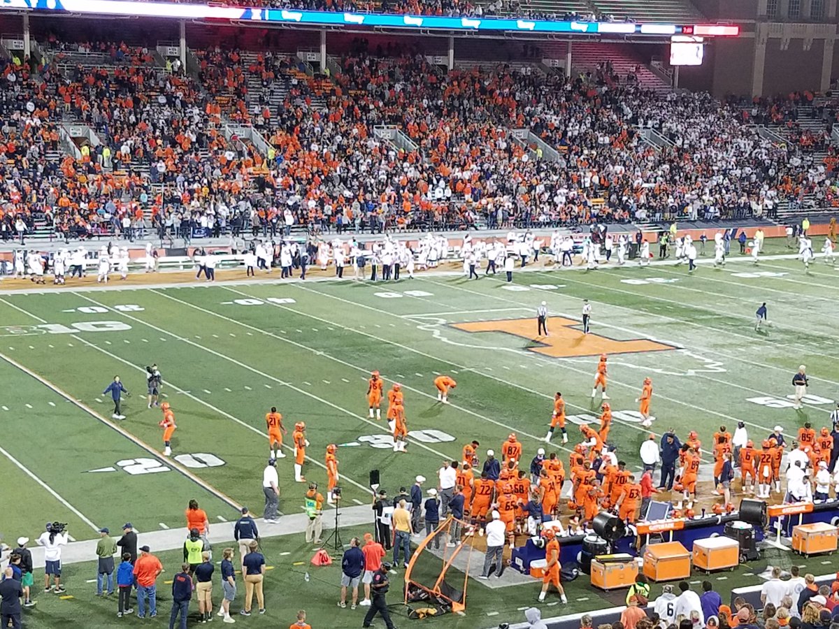 CPbloggerdad's tweet photo. It's a collegiate color rush game. #GoodGuysWearOrange #ILLINI https://t.co/jOkNJfl2bH