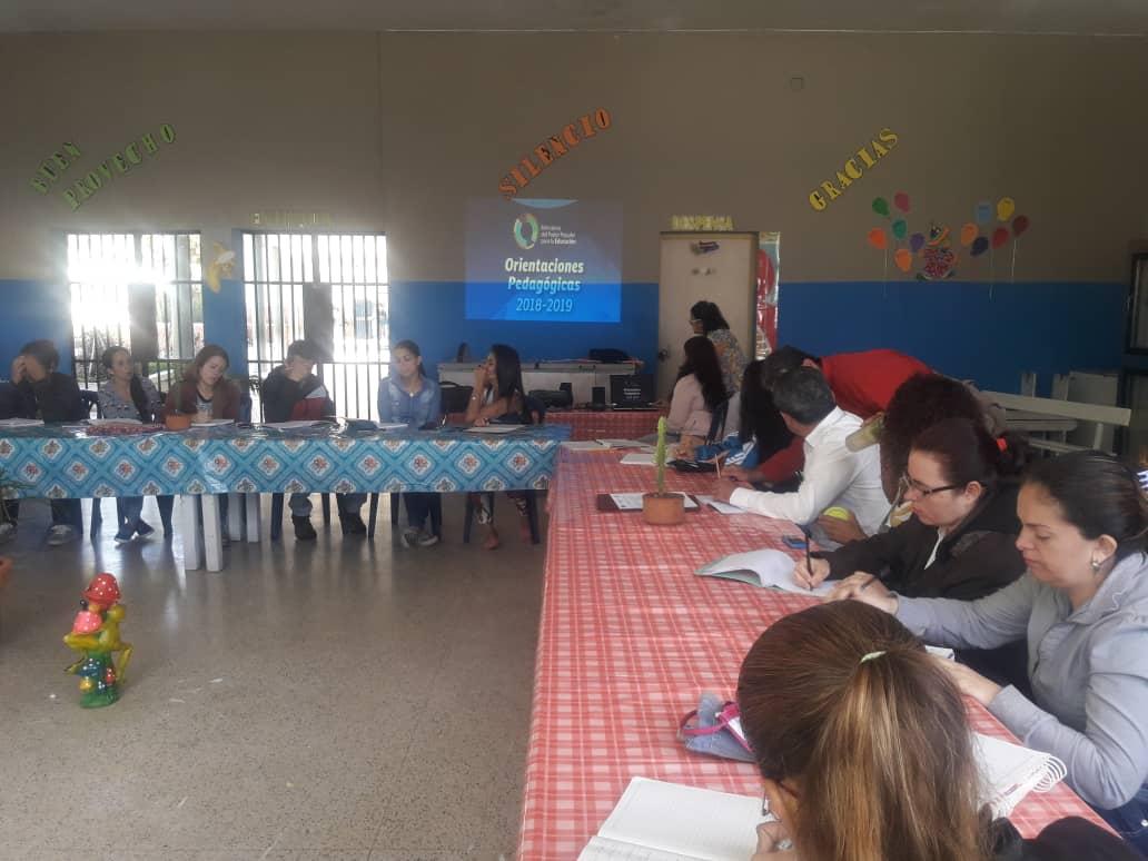 #uribante Consejo de Docentes y Socializacion lineas orientadoras 2018/2019 UEN Sanchez Carrero <a href="/CLIFPMTACHIRA/">CRIFPMTACHIRA</a> <a href="/charlychaves/">Charly Rojas Chaves</a> @psuvaristobulo <a href="/OmarAntRangel/">Omar Antonio Rangel</a> <a href="/Crazet2011/">Crazet2011</a> @MPPEDUCACION <a href="/uensancarrero/">UEN Sanchez Carrero</a>