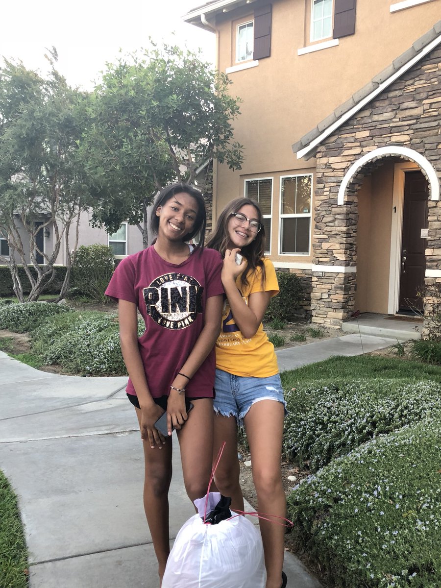 lohsgfc's tweet photo. Shoutout to these two lovely ladies for donating to our cause! 💞💞💞💞 https://t.co/5X7VEF0Uvu