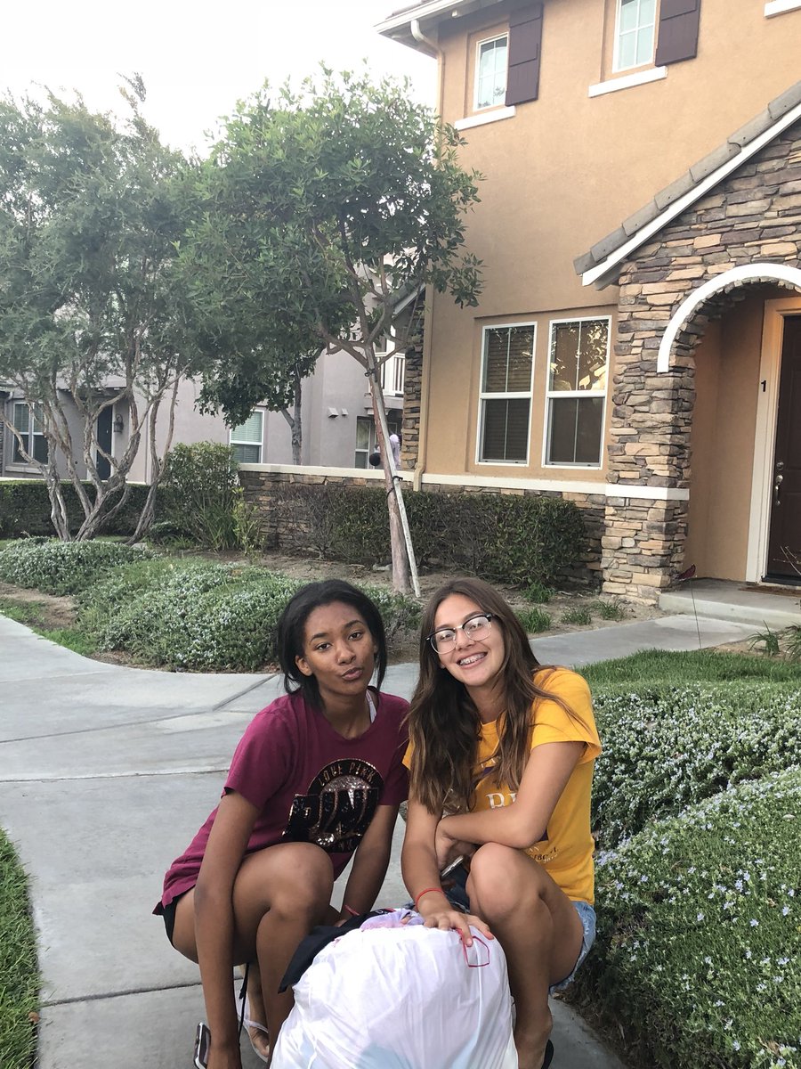 lohsgfc's tweet photo. Shoutout to these two lovely ladies for donating to our cause! 💞💞💞💞 https://t.co/5X7VEF0Uvu