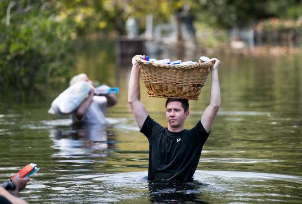 Photos show South Carolina residents facing their flooded neighborhoods bit.ly/2xGMrMT?utm_so… https://t.co/s1ey2lm1Ga