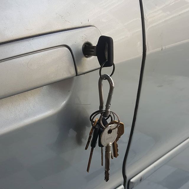 pumpkinslayer's tweet image. Left my keys in the car door overnight. Silly me. ift.tt/2PYrMLO