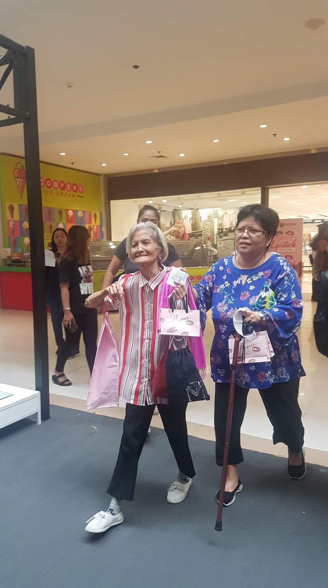 asti_g_mei's tweet image. Respect kay Lola 😍 #mainedcmMACMEGAMALL true fan of @mainecdm May #mainedcmForMAC purchase na 😍