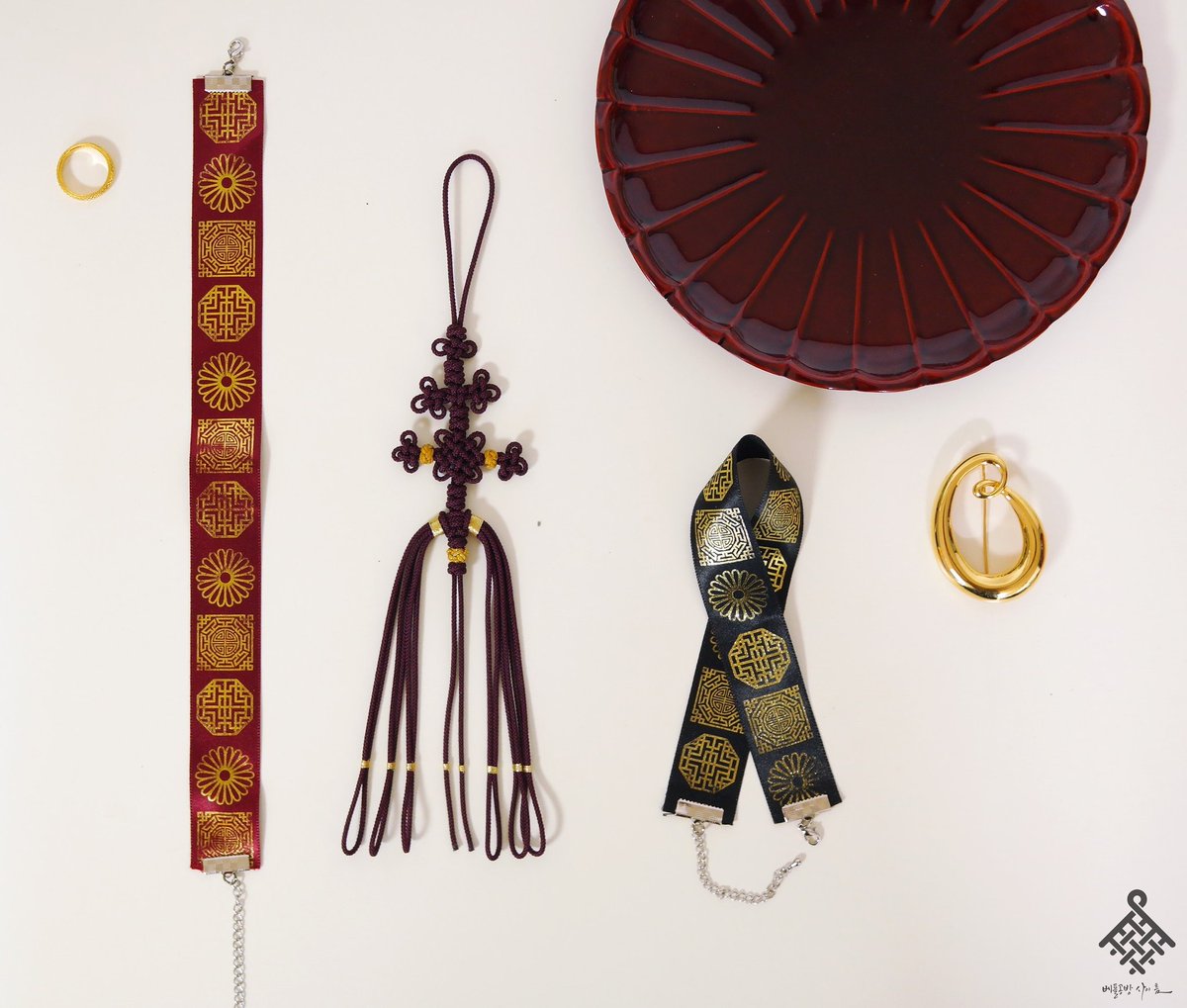 종로 한복 축제에 와있습니다.
오늘 마지막이에요! 어제와는 다르게 오늘은 날씨가 좋네요🌞 광화문 광장 45번 부스에 있으니 한번 구경오세요.

오후 6시까지 진행하니 평소에 베틀공방 사이 틈이 궁금하셨던 분들 많이 많이 놀러오세요~🙌🙌🎉