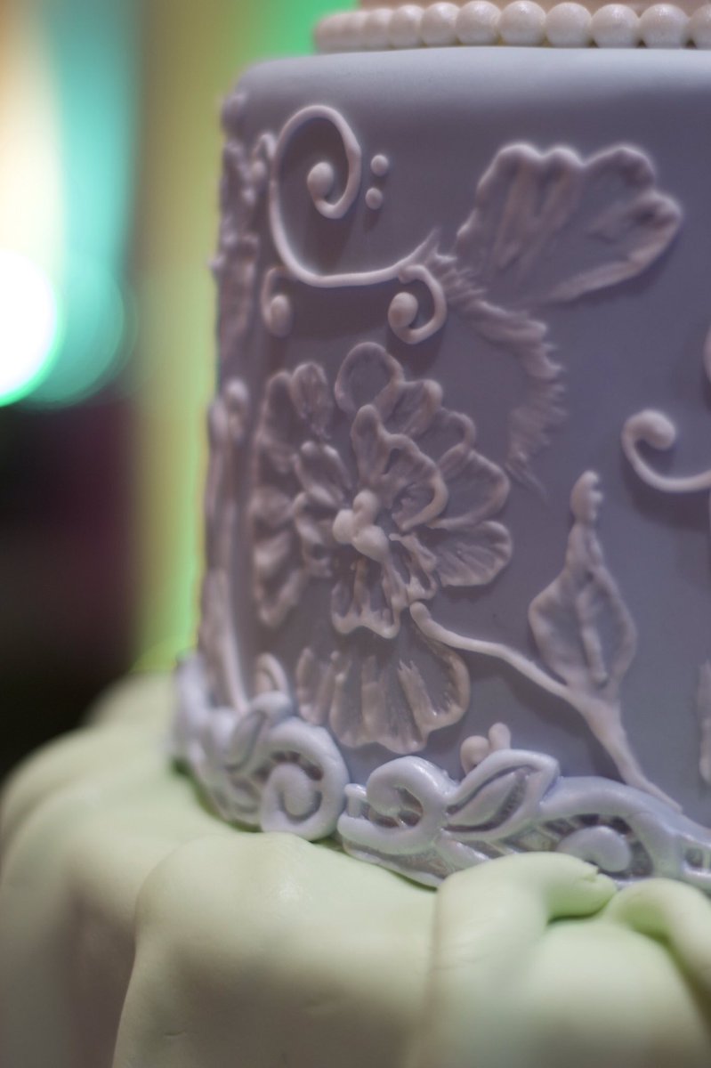chietopia's tweet photo. A closer look at Rowena’s & Kevin’s wedding cake. Congrats again !!
#Chietopia #fondantcakes #toronto #fondantcake #customcakes #weddingcakeideas #weddingcake #weddingcakedesign #weddings https://t.co/4ysnMxH4vj