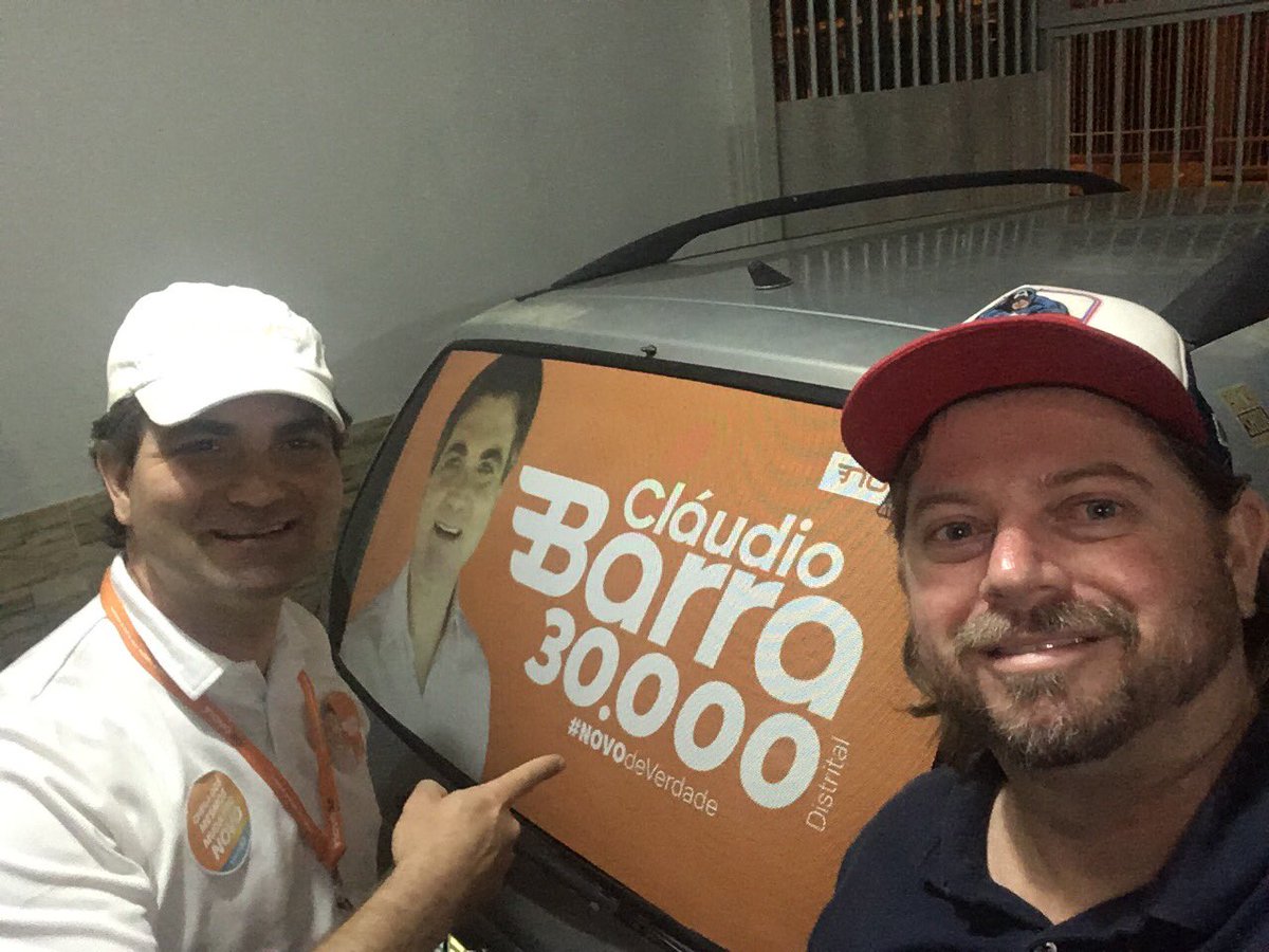 claudiobarradf's tweet photo. Muito obrigado, Camilo da QR 208. Último adesivo do dia e mais multiplicadores em ação. Samambaia decidiu, Cláudio Barra 30.000. #vamosrenovartudo #naoreelejaninguem #ondalaranja #samambaiadf #brasilia #brasília #brasiliadf #brasíliadf #ClaudioBarra30000 #NOVOdeVerdade https://t.co/954LEArmJa