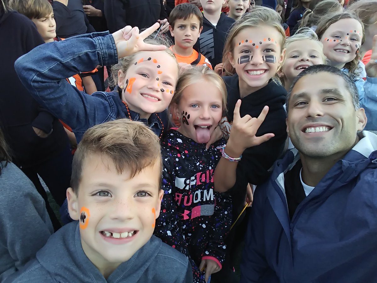 GitlerJack's tweet image. So much fun at the #bcbrownrocks tailgate! @gobcbulldogs @ByronCenterPS