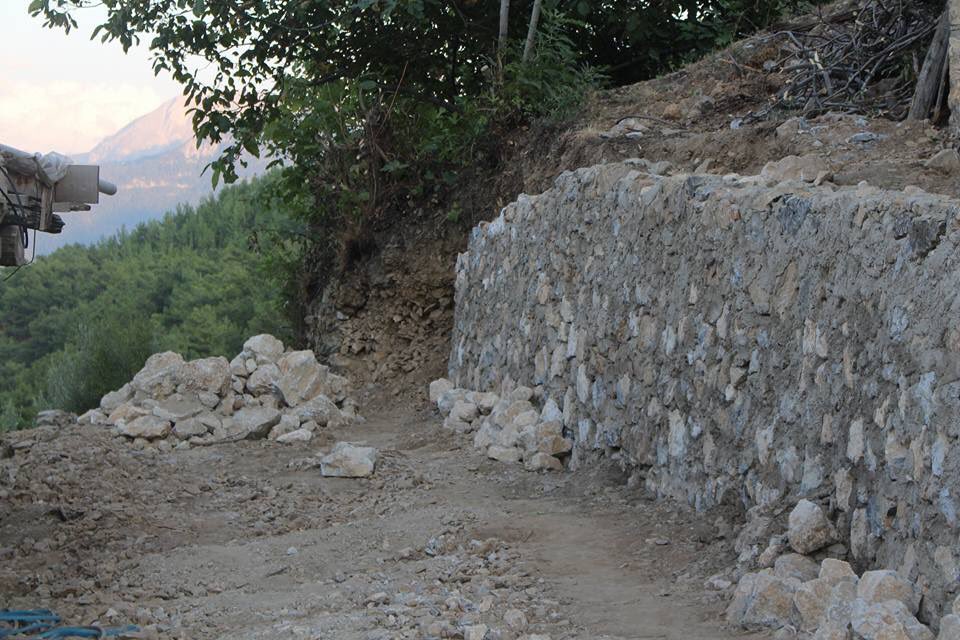 BALKAYA'DA YOL
Dağına taşına kurban olduğumun memleketi...
100 m yol yapmak için 200 m duvar yapıyoruz.
Ben sabredeceğim de vatandaş sabretmiyor.
Allah'ım sen kolaylık ver.