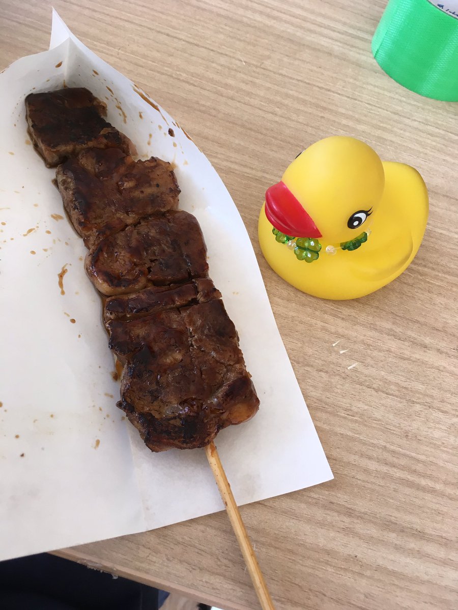 あひるお姉さん A Twitter あひるお姉さんよ 屋台が色々あって迷ったけどここはやっぱり牛串よ カルビ600円 ここのは結構大きくて食べ応えがあって嬉しいわ 厚切り牛タンもあったわよ いっぺこ と 屋台 米舞フェス あひるお姉さん あひるお姉さん A Twitter あひるお姉さんよ 屋台が色々あって迷ったけどここはやっぱり牛串よ カルビ600円 ここのは結構大きくて食べ応えがあって嬉しいわ 厚切り牛タンもあったわよ いっぺこ と 屋台 米舞フェス あひるお姉さん