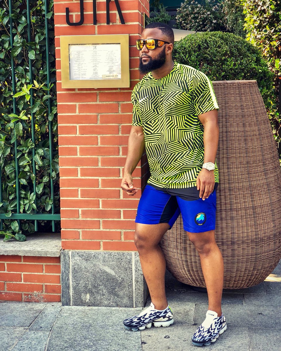 casspernyovest's tweet photo. Sunny day in Milano. https://t.co/aAdA1Nnwzw