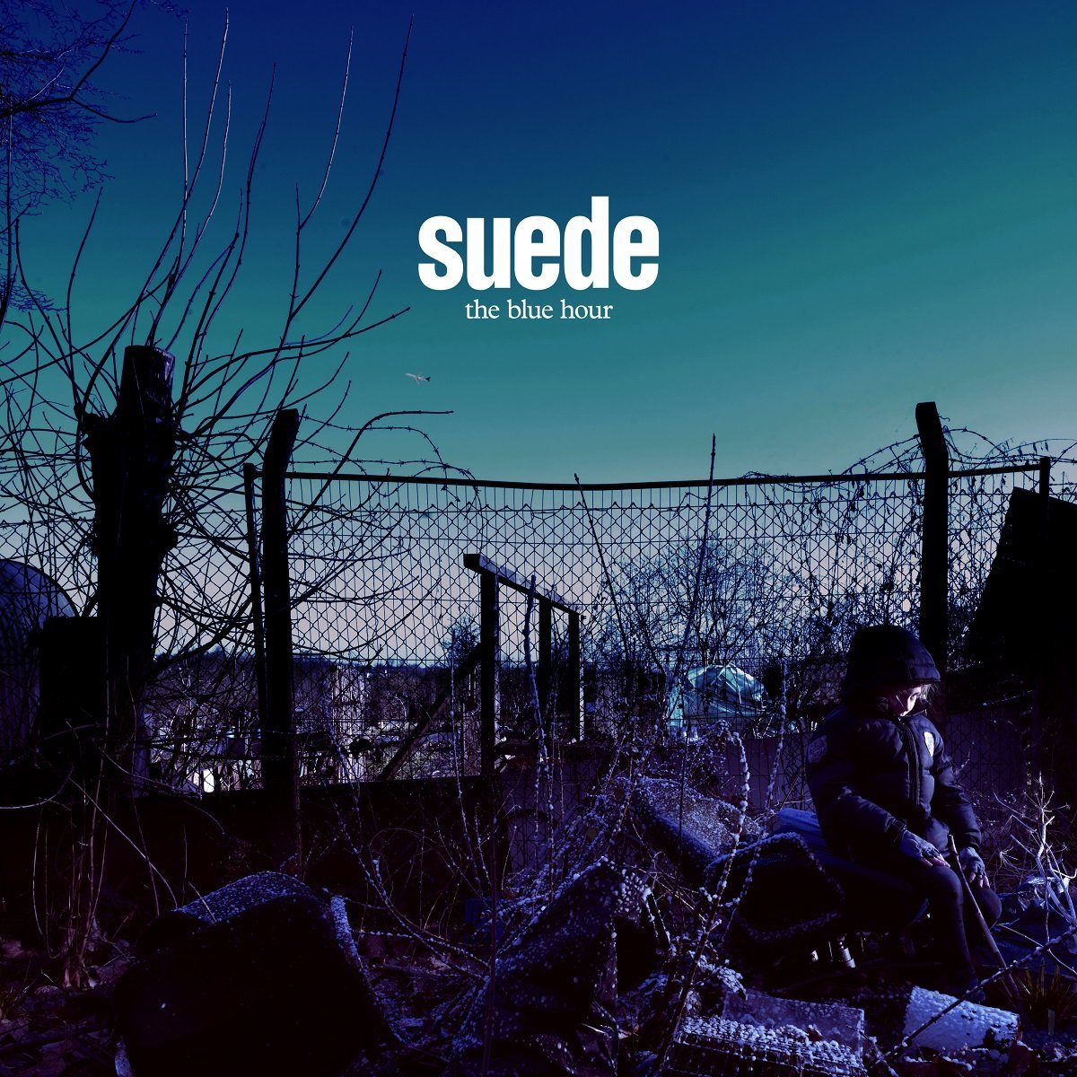 Yes! Mijn muzikale guilty pleasure, <a href="/suedeHQ/">Suede HQ</a>, komt met The Blue Hour. Túúrlijk, het is weer melancholisch, meeslepend (over de top?), bij tijd en wijlen kitscherig, you name it, maar net als vorige platen Bloodsports en (vooral) Night Thoughts een traktatie voor MIJN oren. #suede