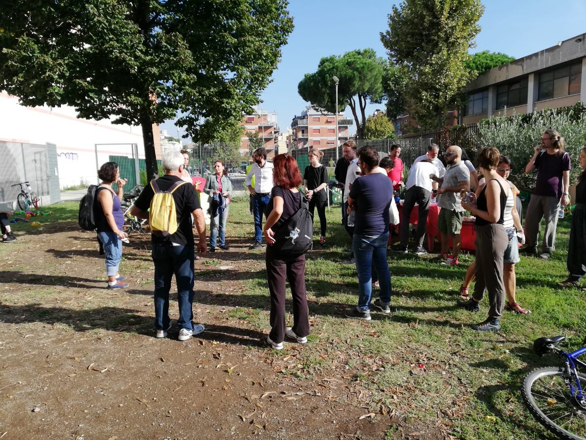 LabGov's tweet photo. the heritage walk across the #CoDistrict is starting now w/ @Eutropian @ECF_tweets and #CPPC #GEP2018 #EuropeForCulture #CoRoma #theCityasaCommons #commons https://t.co/Bsilfat9w7